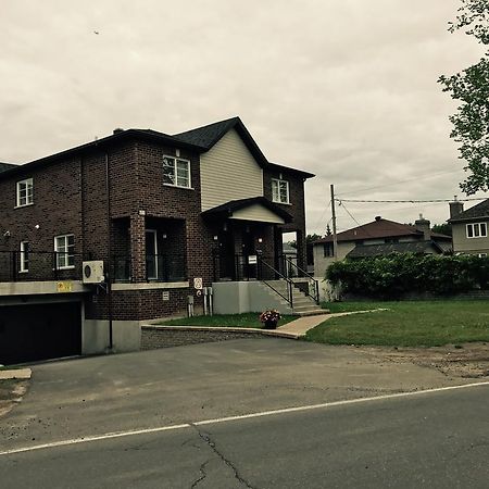 2-bedroom Townhome Saint-Martin West Laval Apt D Екстериор снимка