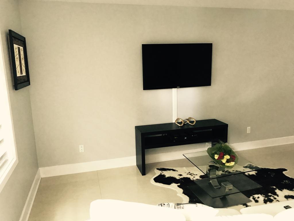 2-bedroom Townhome Saint-Martin West Laval Apt D Екстериор снимка