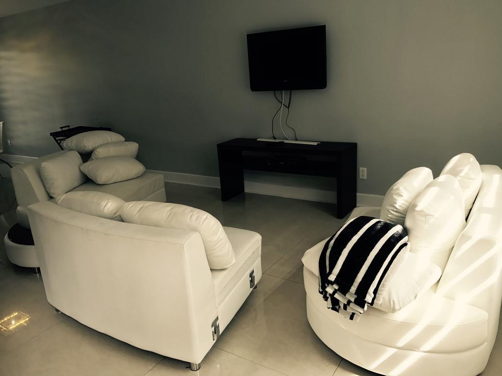 2-bedroom Townhome Saint-Martin West Laval Apt D Екстериор снимка